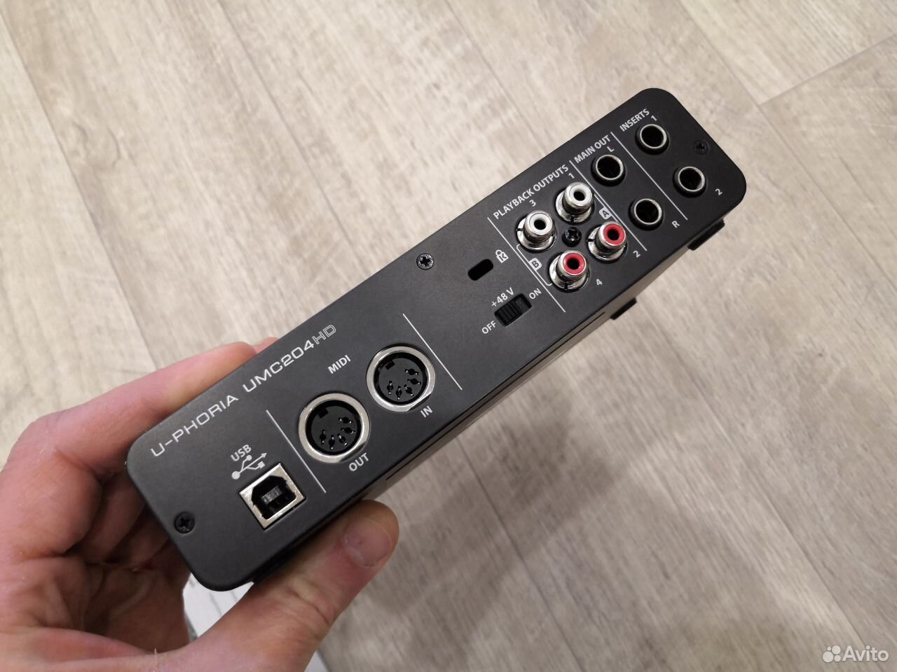 Звуковая карта behringer umc204hd