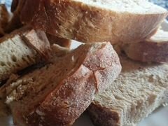 Хлеб и другие продукты для животных