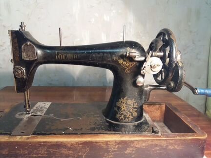 Швейная машинка (антиквариат) с плавающим челноком