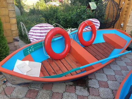 Шикарная весельная лодка