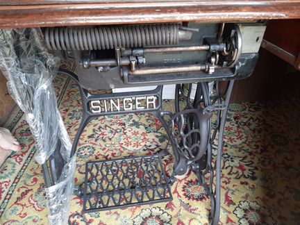 Швейная машина Зингер Singer на станине