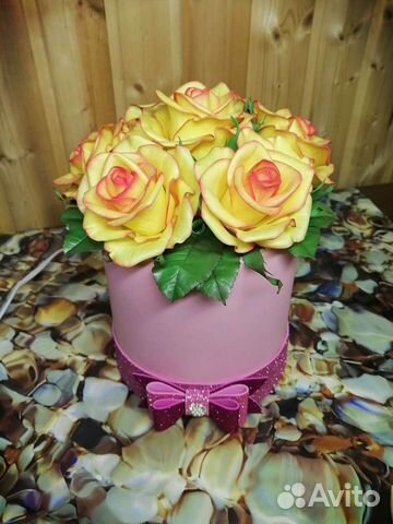 Розы в шляпной коробке. Ручная работа. Цветы ручно