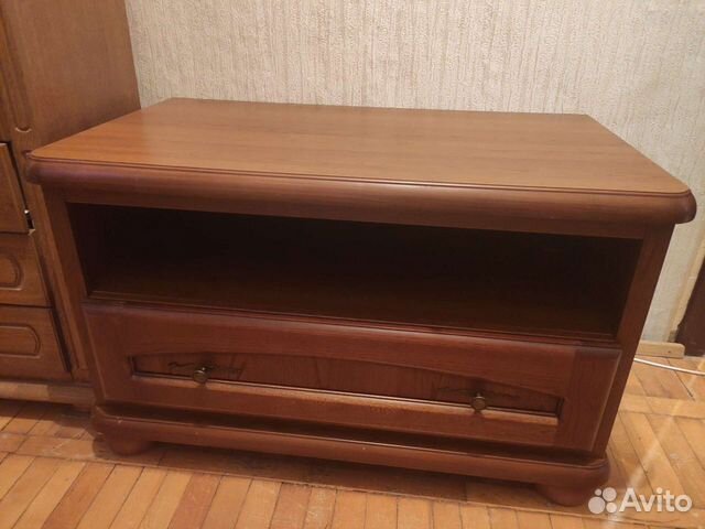 Тумба под телевизор из массива дуба