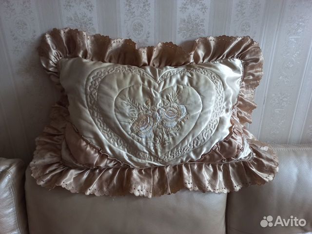Продам подушку на диван