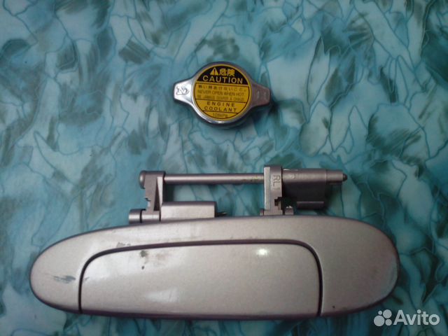 Продаю крышку радиатора+ дверную ручку