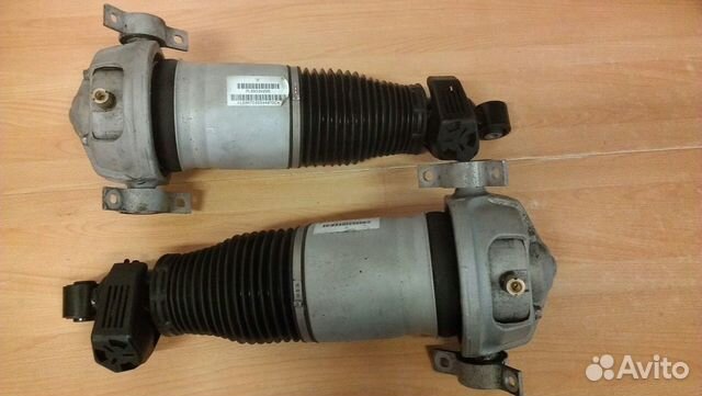 Пневмостойка VW Touareg зад левый правый оригинал