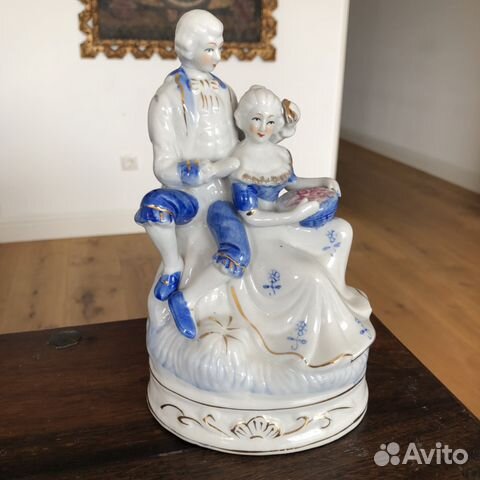 Фарфоровая статуэтка парочка дама с кавалером 21см Фарфоровая статуэтка парочка дама с кавалером 21см