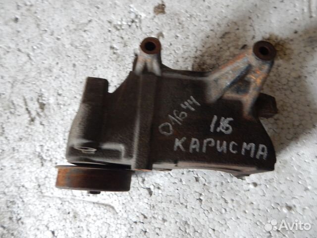 Кронштейн Мицубиси Каризма Carisma 01 год 1.6