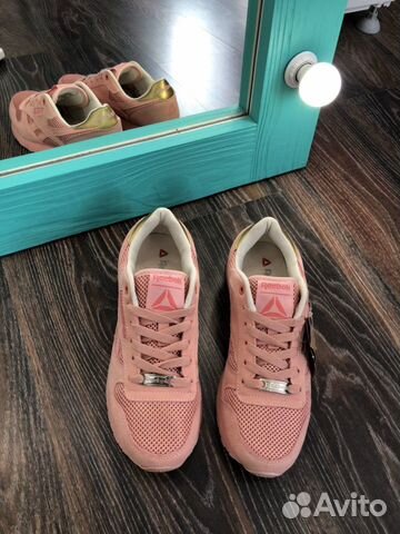 Кроссовки Reebok персиковые
