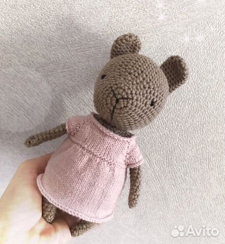 Вязаная игрушка зайка