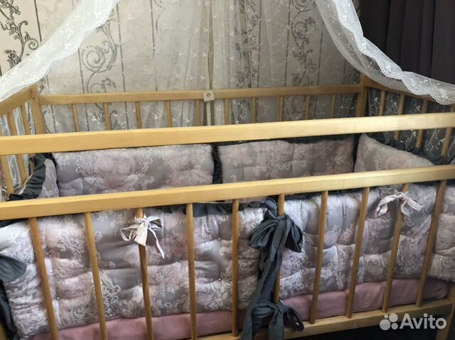 Детская кроватка с бортиками и балдахином Детская кроватка с бортиками и балдахином