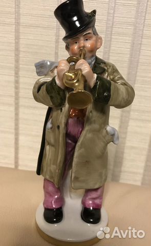 Фарфоровая статуэтка Музыкант-трубач Германия