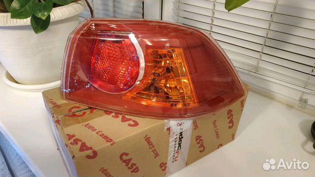 Задняя правая фара Митсубиси Лагнсер Х Задняя правая фара Митсубиси Лагнсер Х