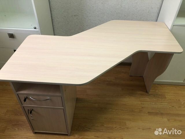 Стол и остальное для салона красоты Стол и остальное для салона красоты