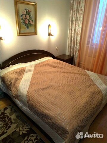 Кровать с матрасом 180*200 и тумбочки Кровать с матрасом 180*200 и тумбочки