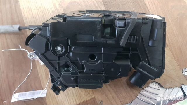 Замок двери левый передний Volkswagen Tiguan, 2011