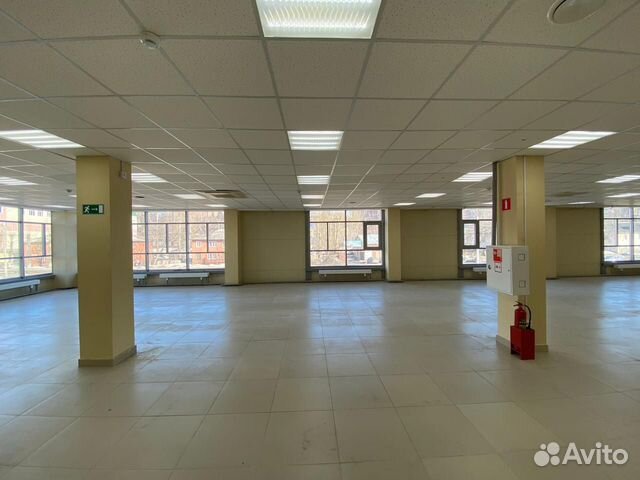 1/2 торгового здания (второй этаж), 800 м²