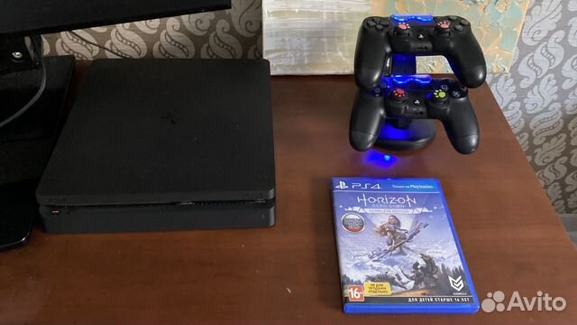 Sony PS4 Slim 1TB новая 2 джойстика + игра Horizon