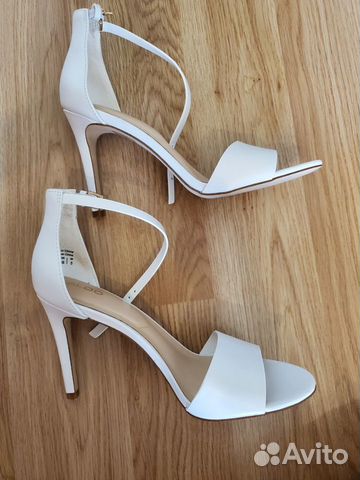Босоножки белые aldo