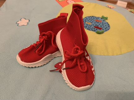 Продаю слипоны кроссовки детские