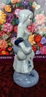 Статуэтка девушки