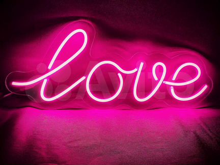 Неоновая надпись Love