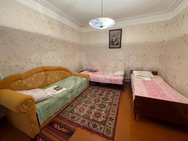 Комната 20 м² в 3-к., 2/2 эт.