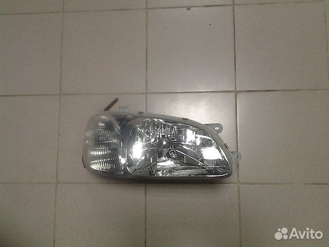 Правая передняя фара Kia Karnival 99-06