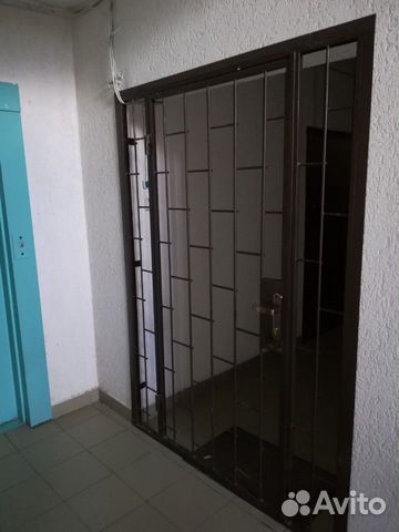 Дверь решотчетая(тамбурная). дверь на мусоропровод