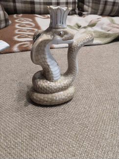 Фарфоровая статуэтка змея (кобра)