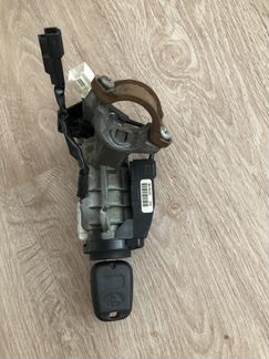 Замок зажигания Toyota avensis 1 поколение