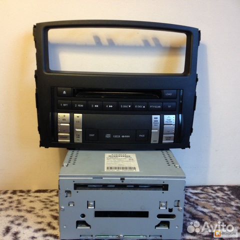 Штатная магнитола Mitsubishi Pajero 4