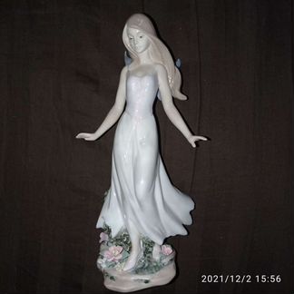 Фарфоровая фигурка 