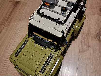 Lego Technic Land Rover 42110