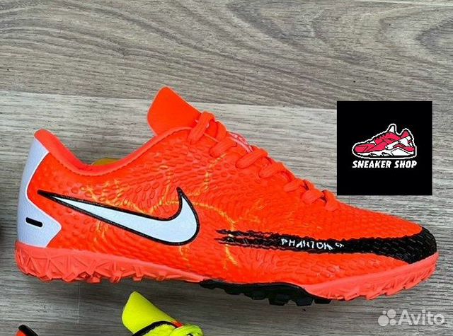 Футбольные бутсы сороконожки Nike Fantom