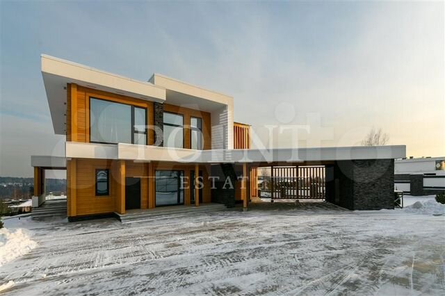 Дом 421 м² на участке 22 сот.
