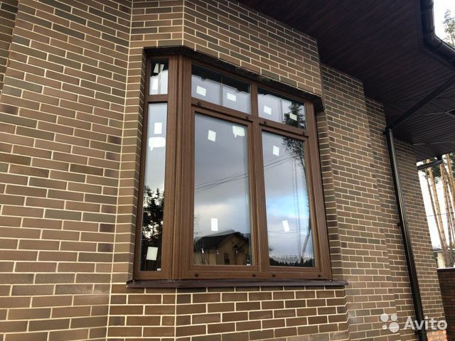 Дома с окнами болотный дуб