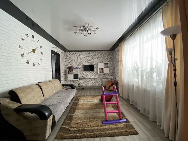 4-к. квартира, 85 м², 1/1 эт.