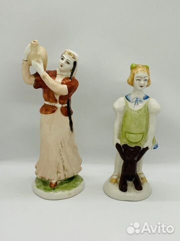 Статуэтка Девочка с мишкой