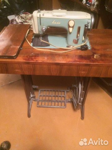 Швейная машина LADA
