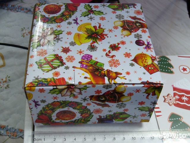 Новогодняя коробочка картонная 12х12х6см