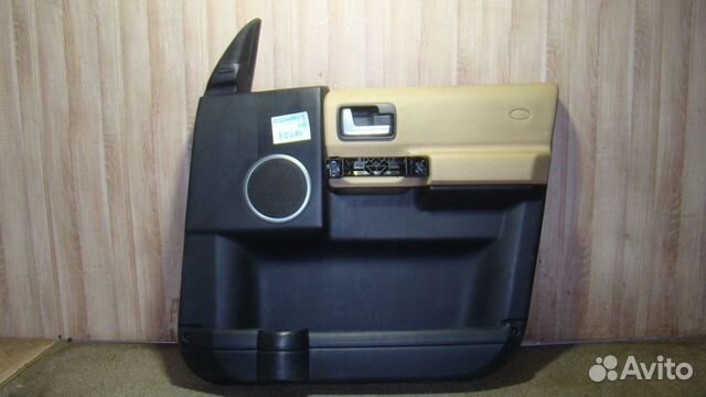 Обшивка двери передней правой LR Discovery 3