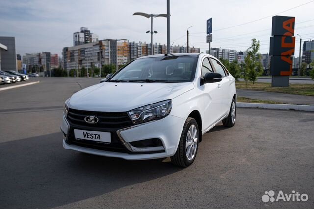 Белая Lada Vesta CNG