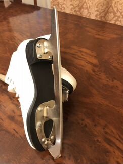 Коньки фигурные, 31