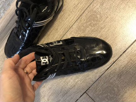Кроссовки лаковые