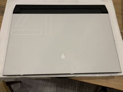 Alienware m17 R2 (i7-9750H/16GB/RTX 2070)