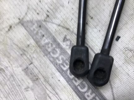 Амортизатор капота Мерседес w204