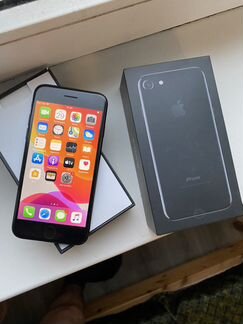 Телефон iPhone 7 32 GB jet black