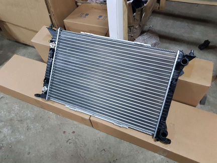 Радиатор охлаждения двс Audi A4 B8 A5 8T Q5 8R