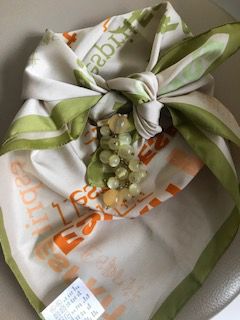 Платок и брошка США